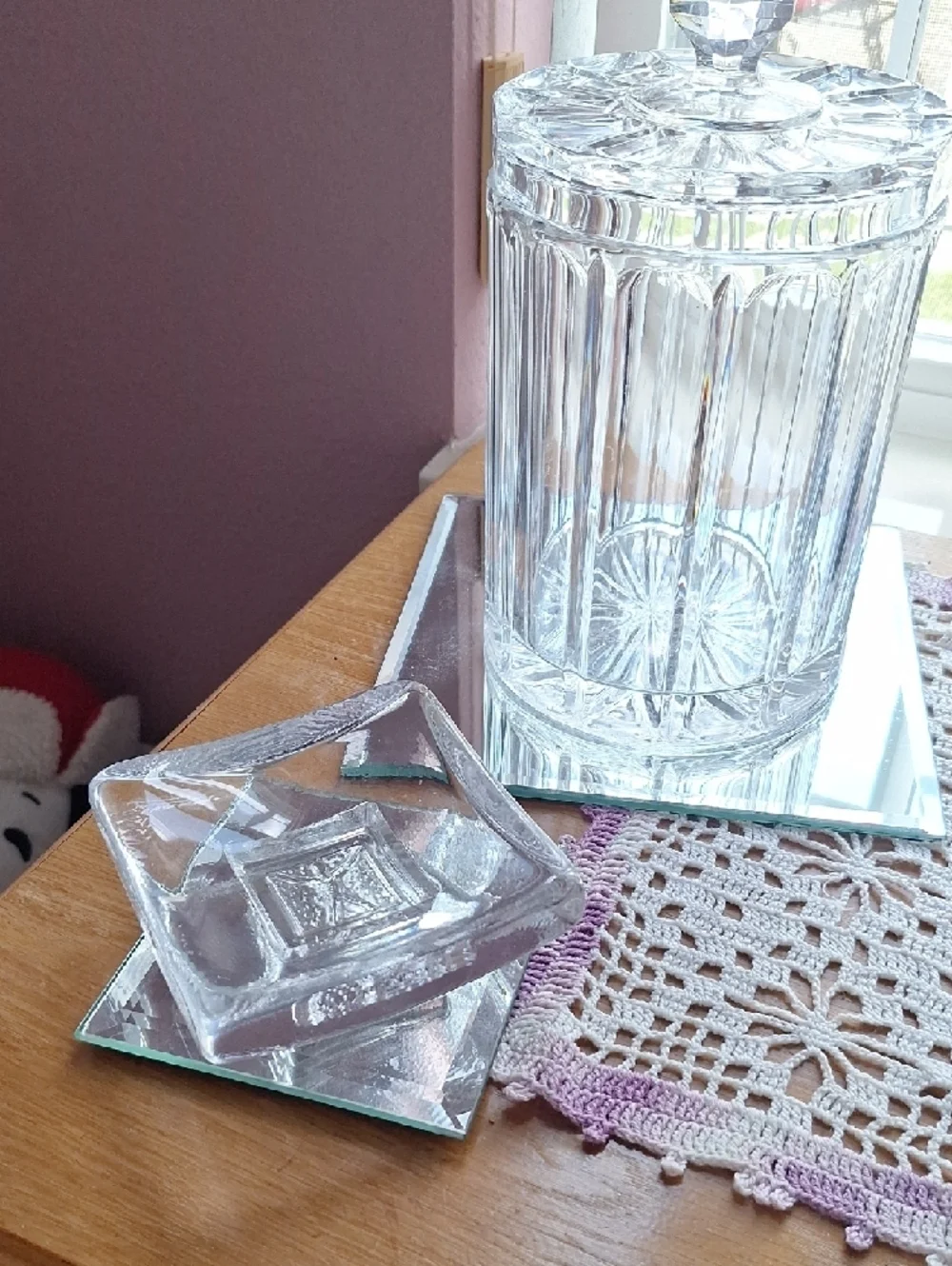 Kosta Boda art glass dish designed by Bertil Vallien